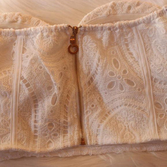 Muy Muy, White off the shoulder  Crochet lace crop top - Picture 9 of 12